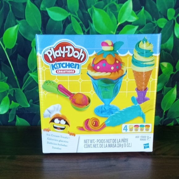 🛝 Play-Doh Kitchen Creations Ice Cream Treats Set - Picture 1 of 3